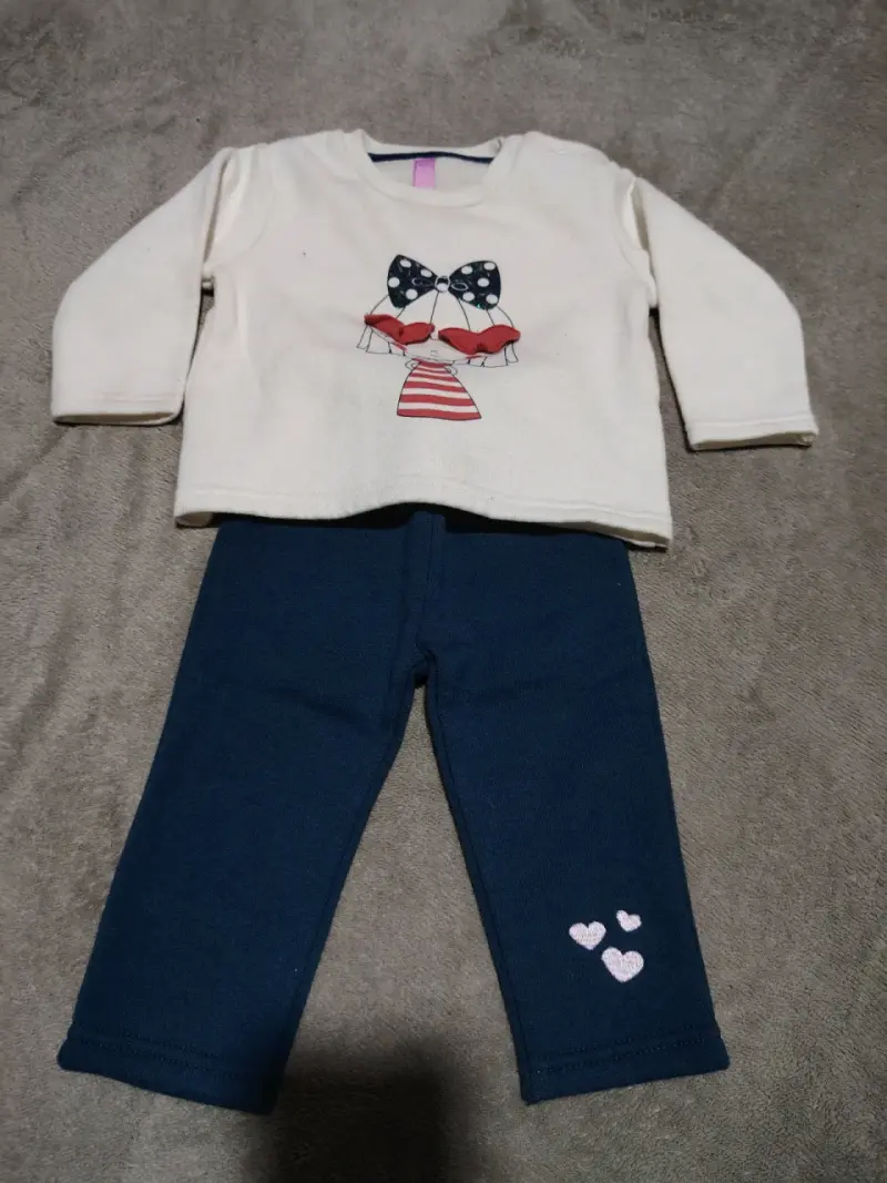 Conjunto de ropa infantil con diseño de lazo - 1