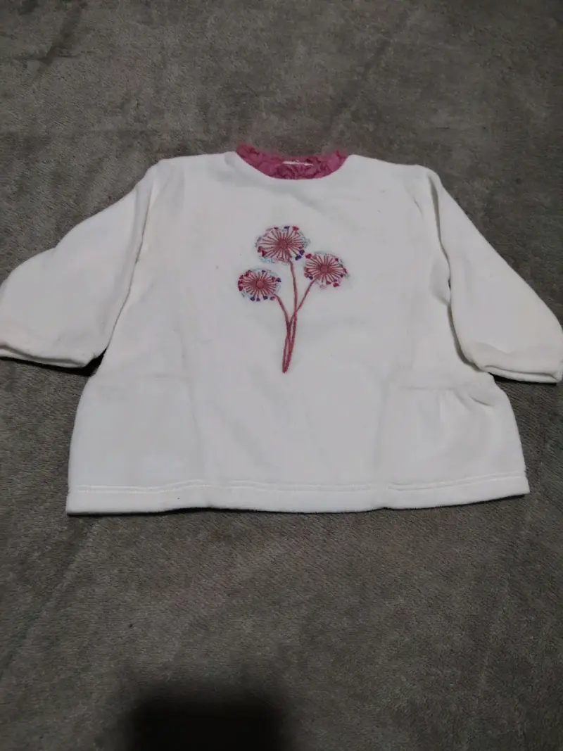 Conjunto de bebé blanco y rosado con diseño floral - 3