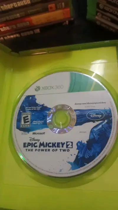 Epic Mickey 2 para Xbox 360 en buen estado - miniatura 2
