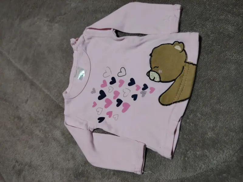 Polera manga larga para niña con diseño de oso - 1