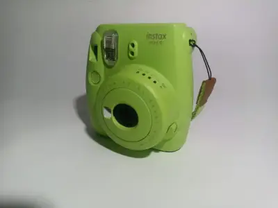 Cámara instantánea verde Instax Mini 9 con funda - miniatura 1
