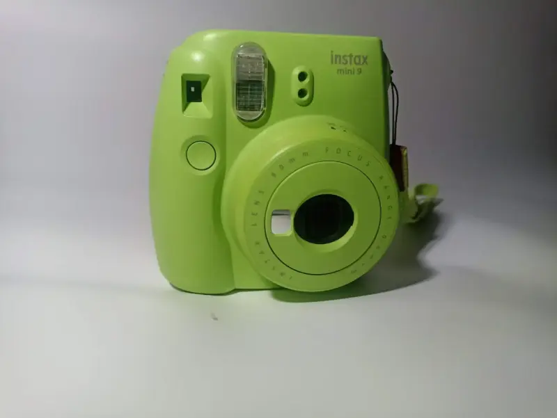 Cámara instantánea verde Instax Mini 9 con funda - 2
