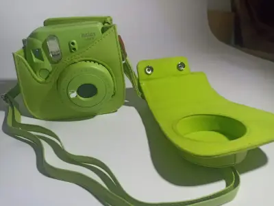 Cámara instantánea verde Instax Mini 9 con funda - miniatura 4