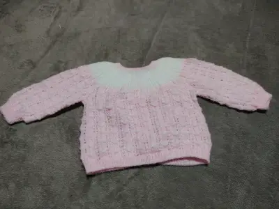 Chaleco tejido para bebé color rosado - miniatura 3
