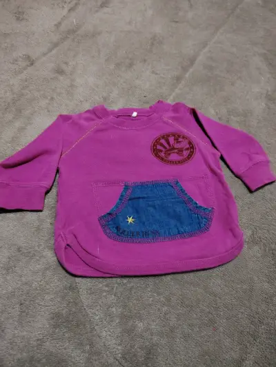 Polerón infantil morado con bolsillo denim - miniatura 1