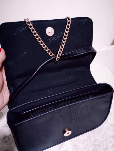 Cartera de cuero negra con cadena dorada Ghost - miniatura 2