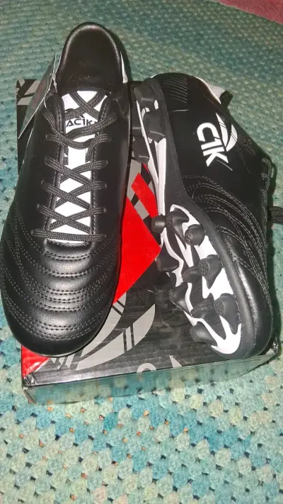 Zapatillas de fútbol Finta Cacike negro y blanco - miniatura 1