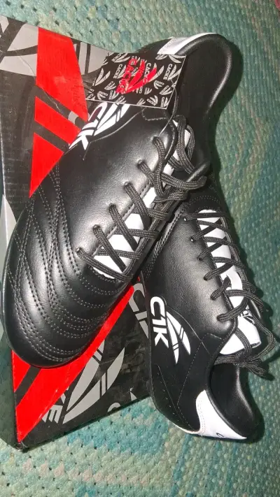 Zapatillas de fútbol Finta Cacike negro y blanco - miniatura 2