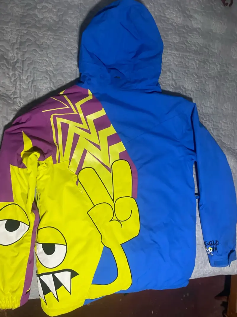 Chaqueta de esquí azul con diseño gráfico 686 - 2