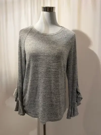Polera gris de manga 3/4 con volantes - miniatura 1
