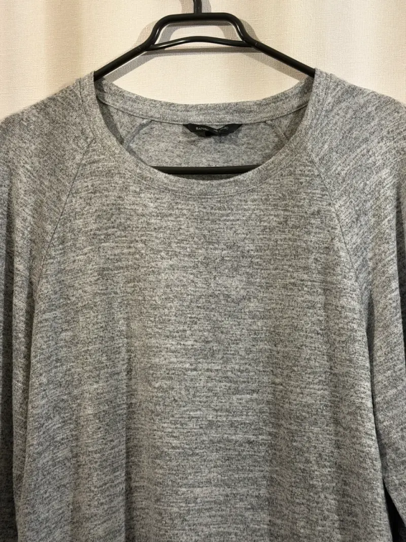 Polera gris de manga 3/4 con volantes - 4