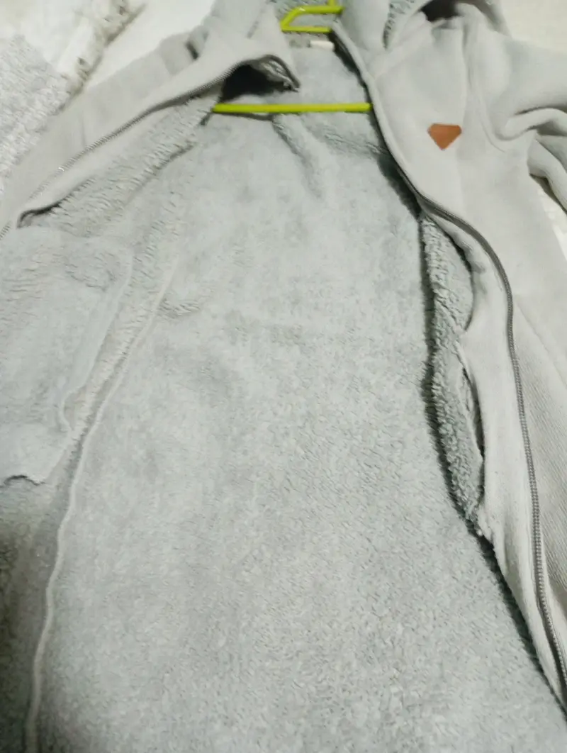 Abrigo de felpa con capucha gris claro - 1