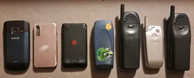 Lote de celulares antiguos Nokia, Motorola y Samsu - miniatura 2