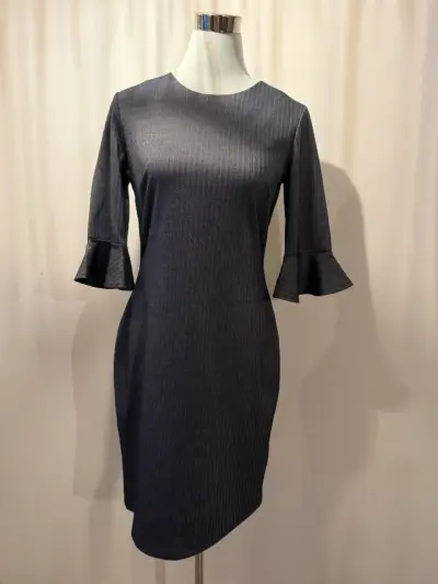 Vestido elegante mangas acampanadas - miniatura 1
