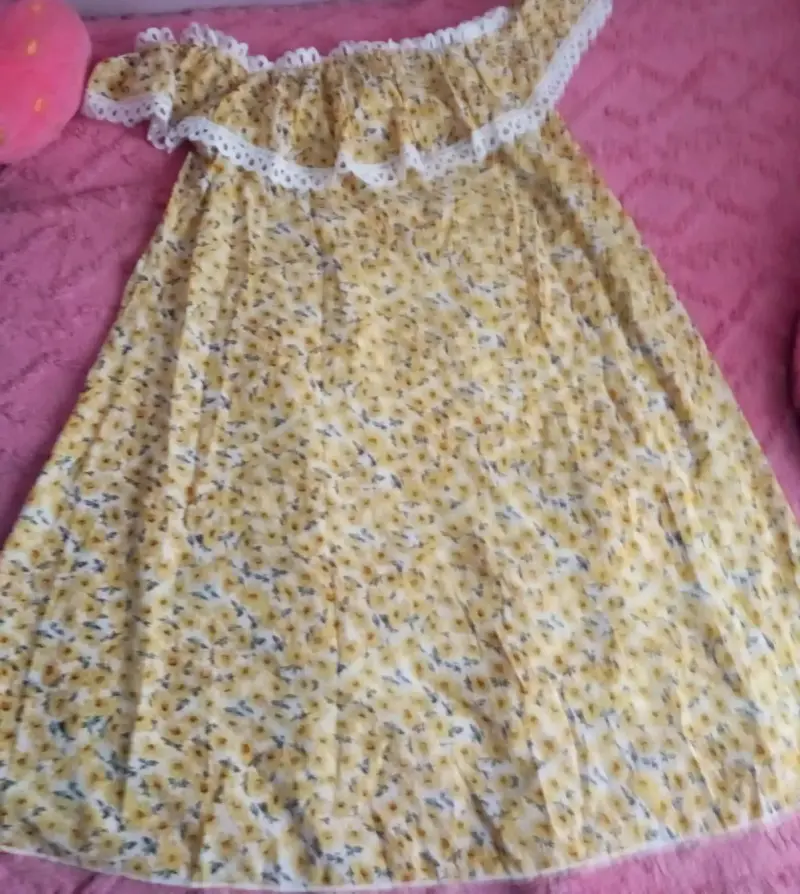 Vestido floral amarillo con encaje para mujer