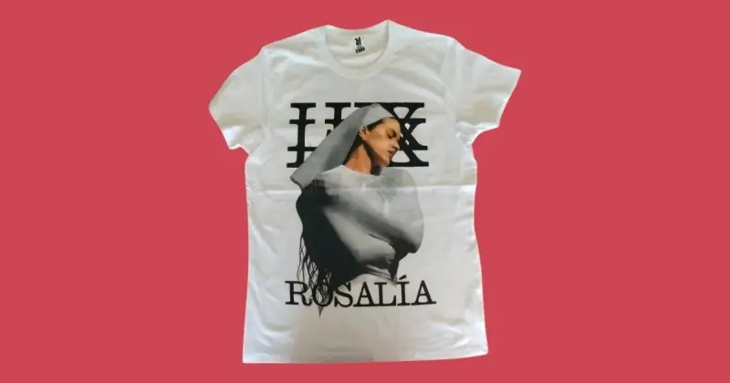 Polera blanca con diseño de Rosalía - 3