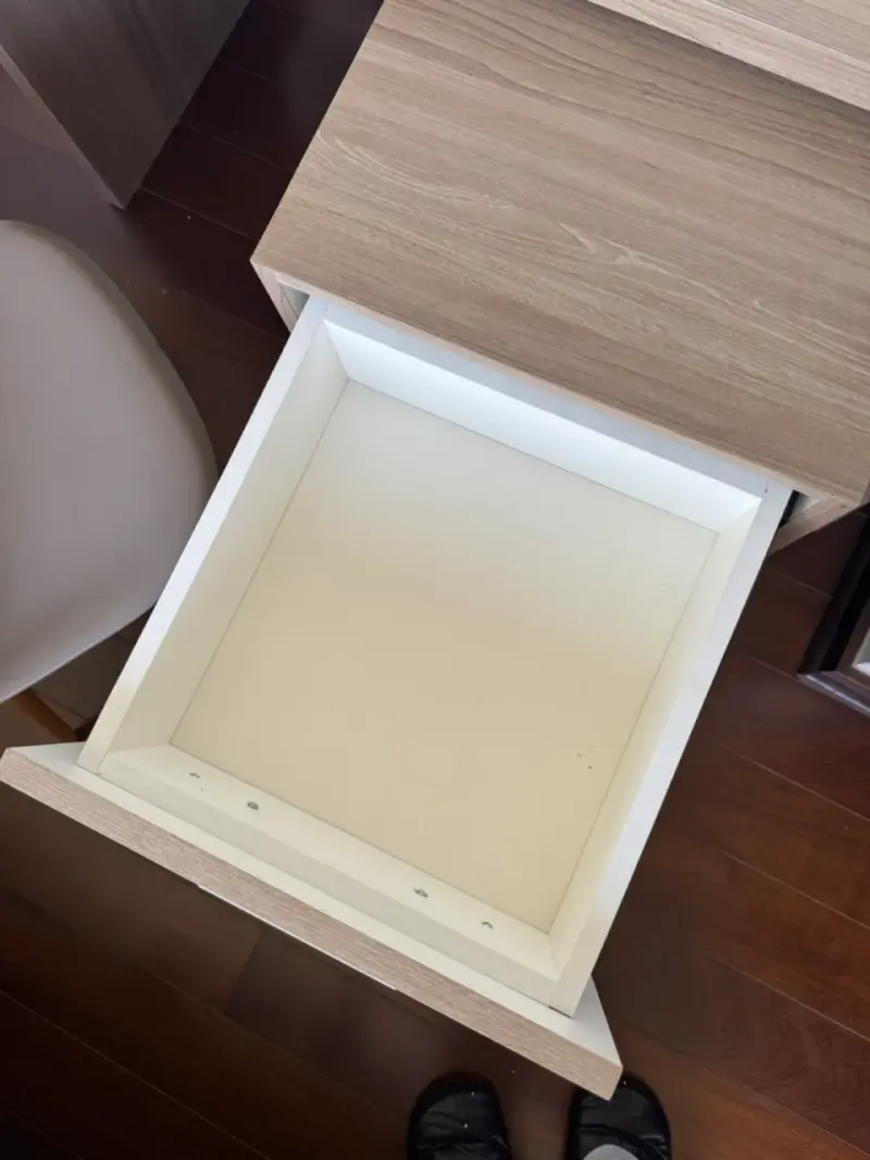 Escritorio de madera con cajonera + silla - 3