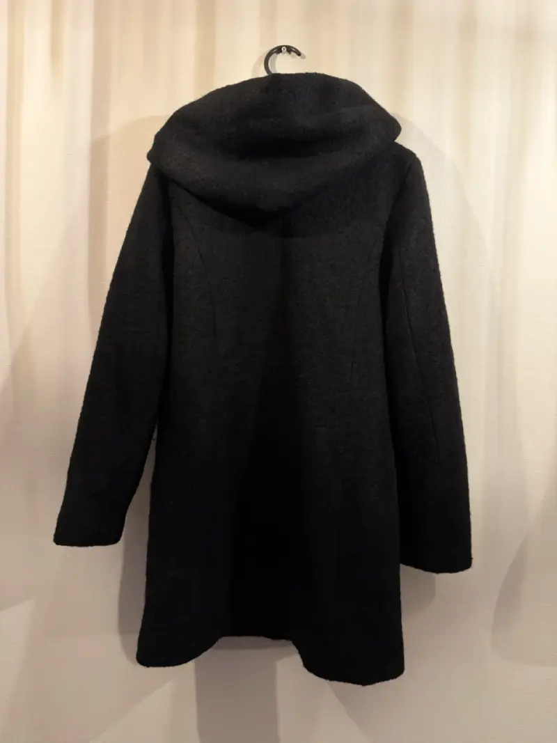 Abrigo negro con capucha para mujer only - 2