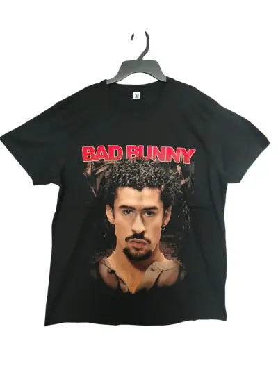 Polera negra con diseño Bad Bunny - miniatura 1