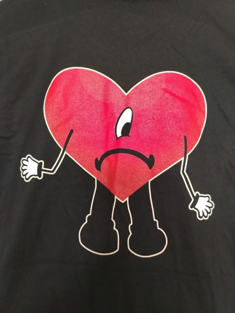 Polera negra con diseño Bad Bunny - 4