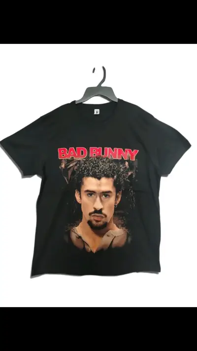 Polera negra con diseño Bad Bunny - miniatura 5