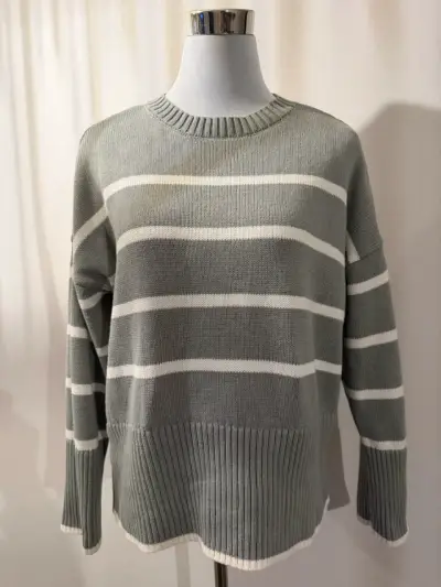 Suéter de rayas verde pastel y crema para mujer - miniatura 1