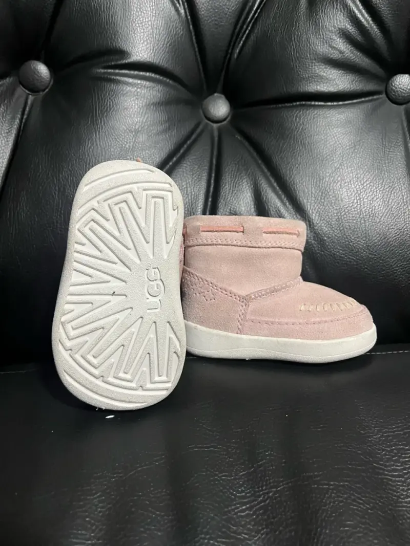 Botitas de bebé rosadas UGG con forro cálido - 2