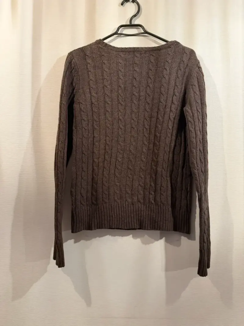 Suéter marrón con diseño trenzado - 4