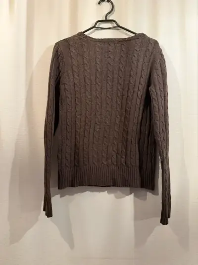 Suéter marrón con diseño trenzado - miniatura 4