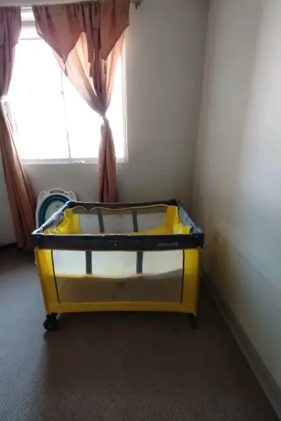 Cuna corral portátil Micuna amarilla - miniatura 1