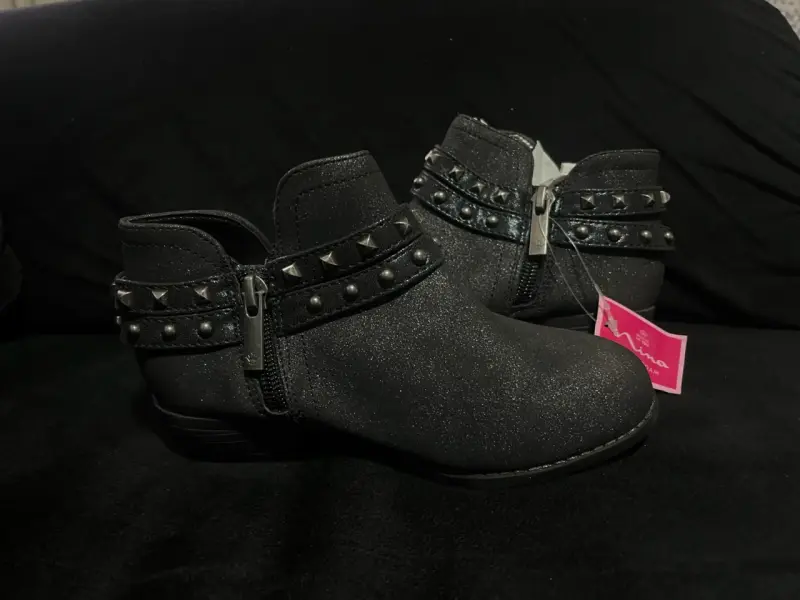 Botines negros con tachas para niña - 1