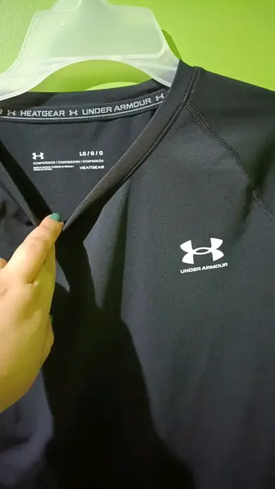 Polera deportiva negra Under Armour HeatGear - miniatura 2