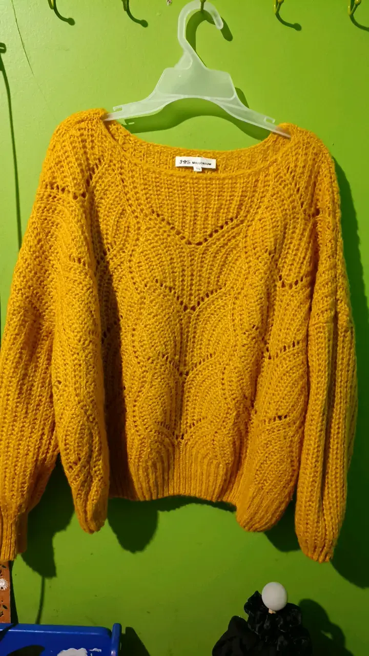Suéter amarillo tejido para mujer - 2