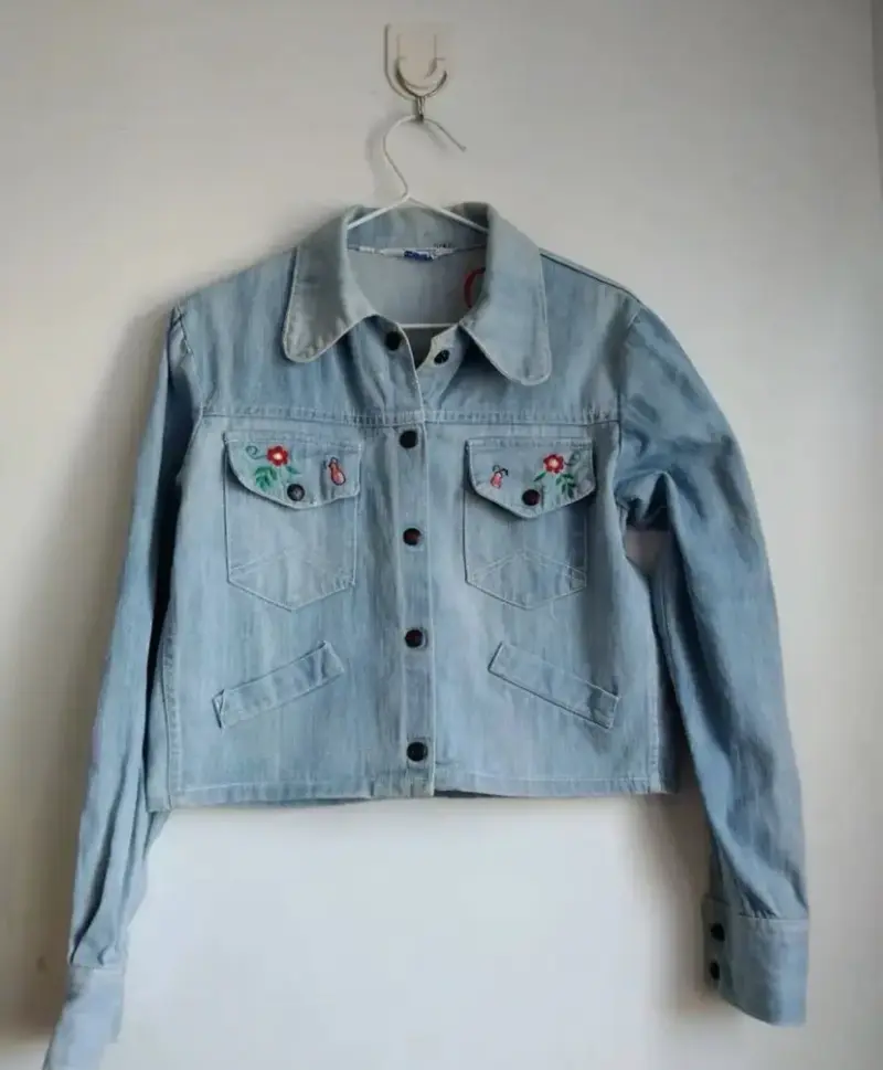 Chaqueta de mezclilla con bordado floral - 1