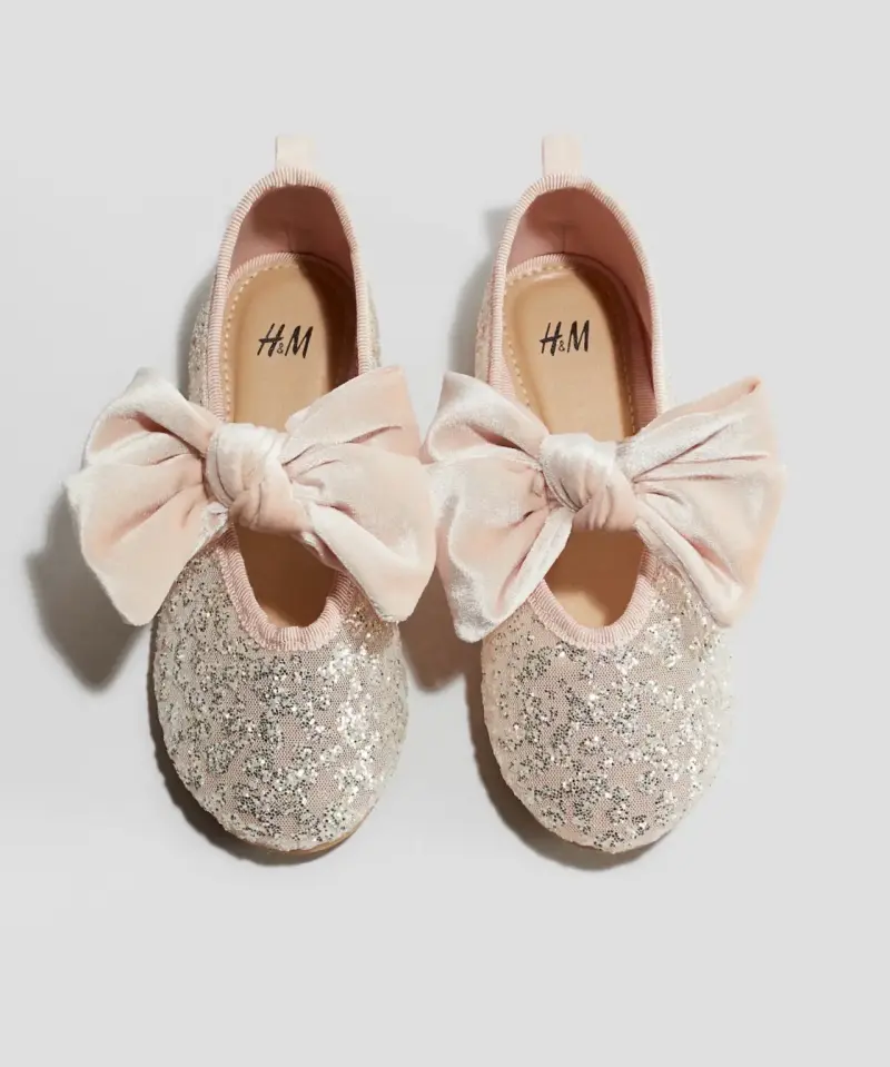 Zapatos ballerina H&M con lazo rosa y brillos - 1