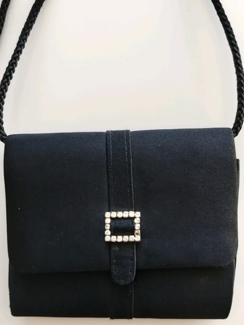 Elegante cartera de noche negra con cierre brillante - 4