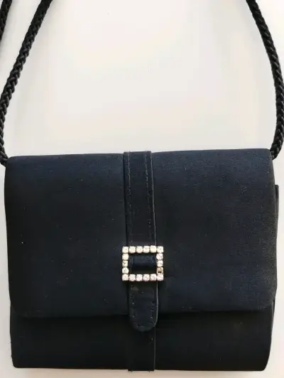 Elegante cartera de noche negra con cierre brillante - miniatura 4