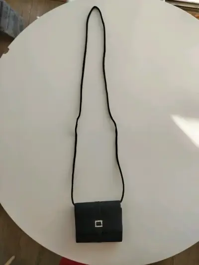 Elegante cartera de noche negra con cierre brillante - miniatura 5