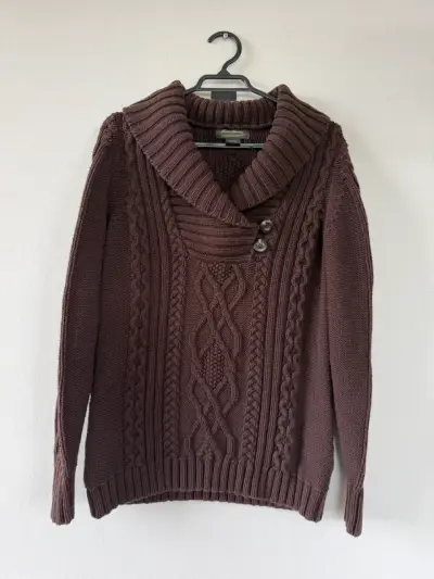 Suéter de lana marrón con cuello alto - miniatura 1