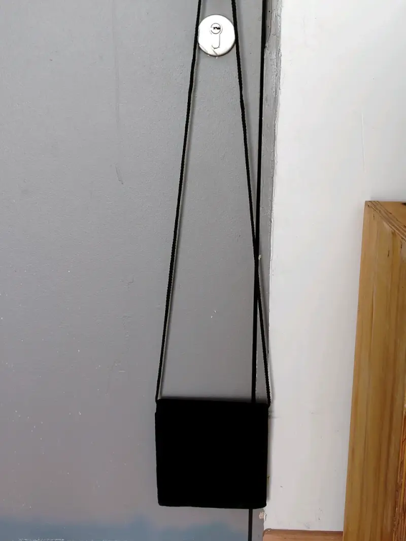 Elegante cartera de terciopelo negro - 5