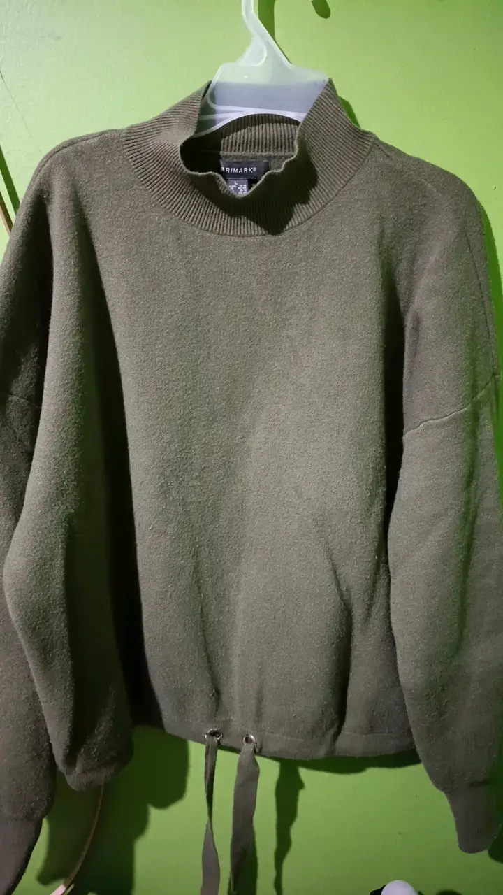 Suéter verde oliva Primark con cuello alto - 1