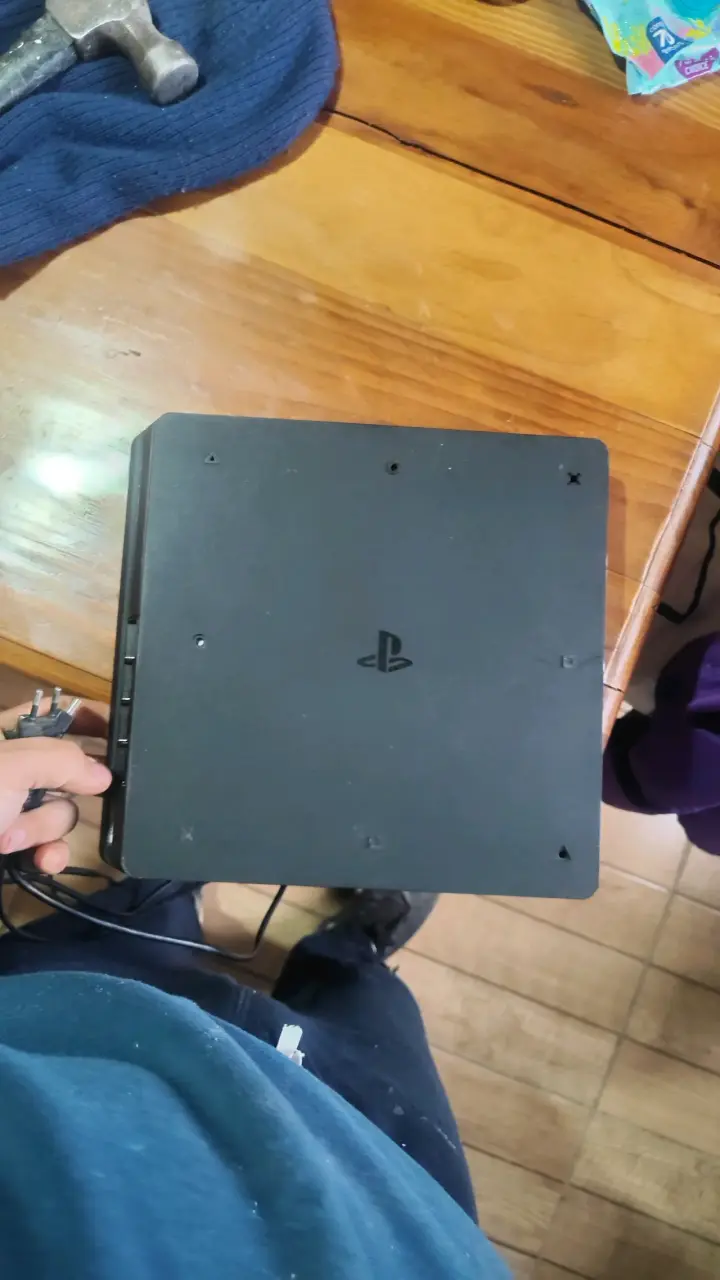 Consola PlayStation 4 Slim en buen estado - 3