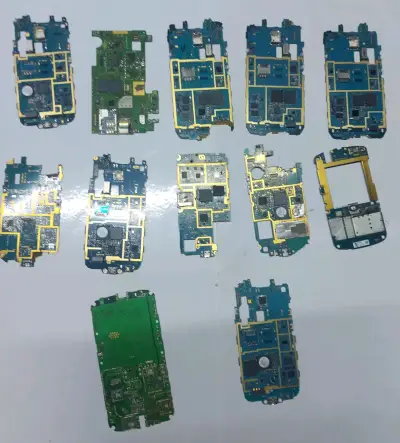 Placas madre para reciclaje de celulares - miniatura 3