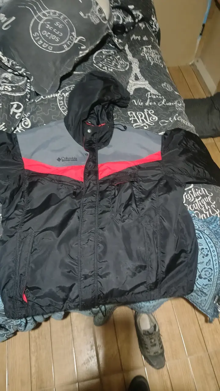 Chaqueta impermeable Columbia negra y roja - 1