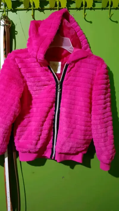 Chaqueta de felpa rosada con capucha para niña - miniatura 1