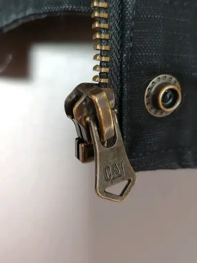 Chaqueta negra de algodón con cierre y botones - miniatura 3