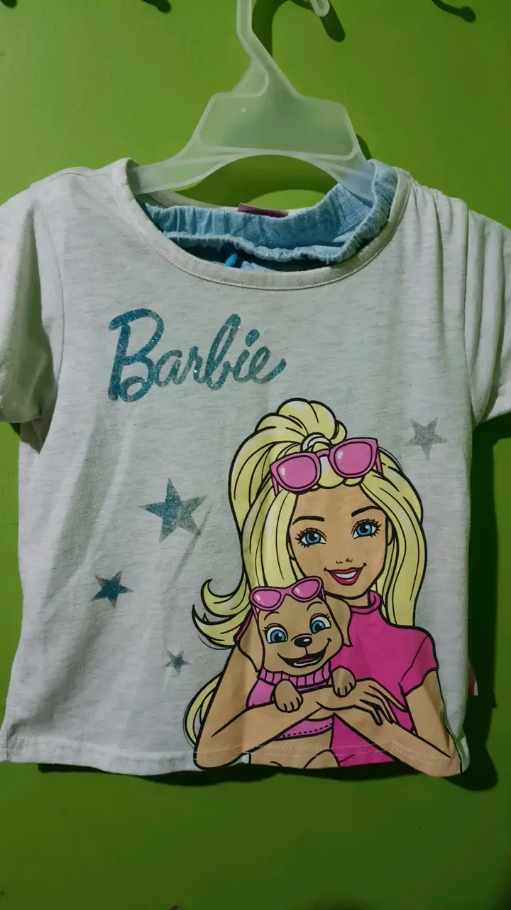 Polera infantil Barbie con diseño de estrellas - 1