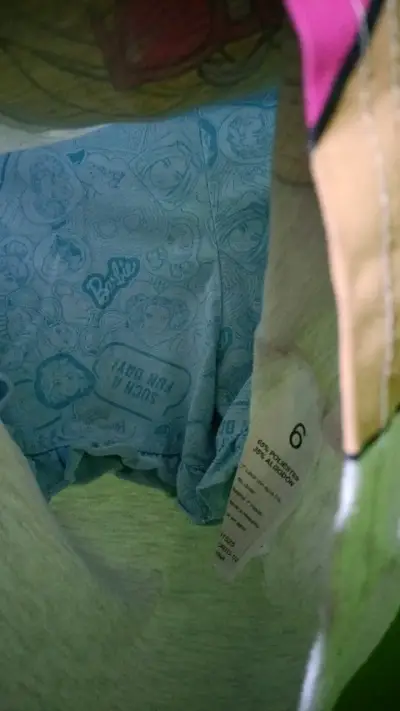 Polera infantil Barbie con diseño de estrellas - miniatura 3