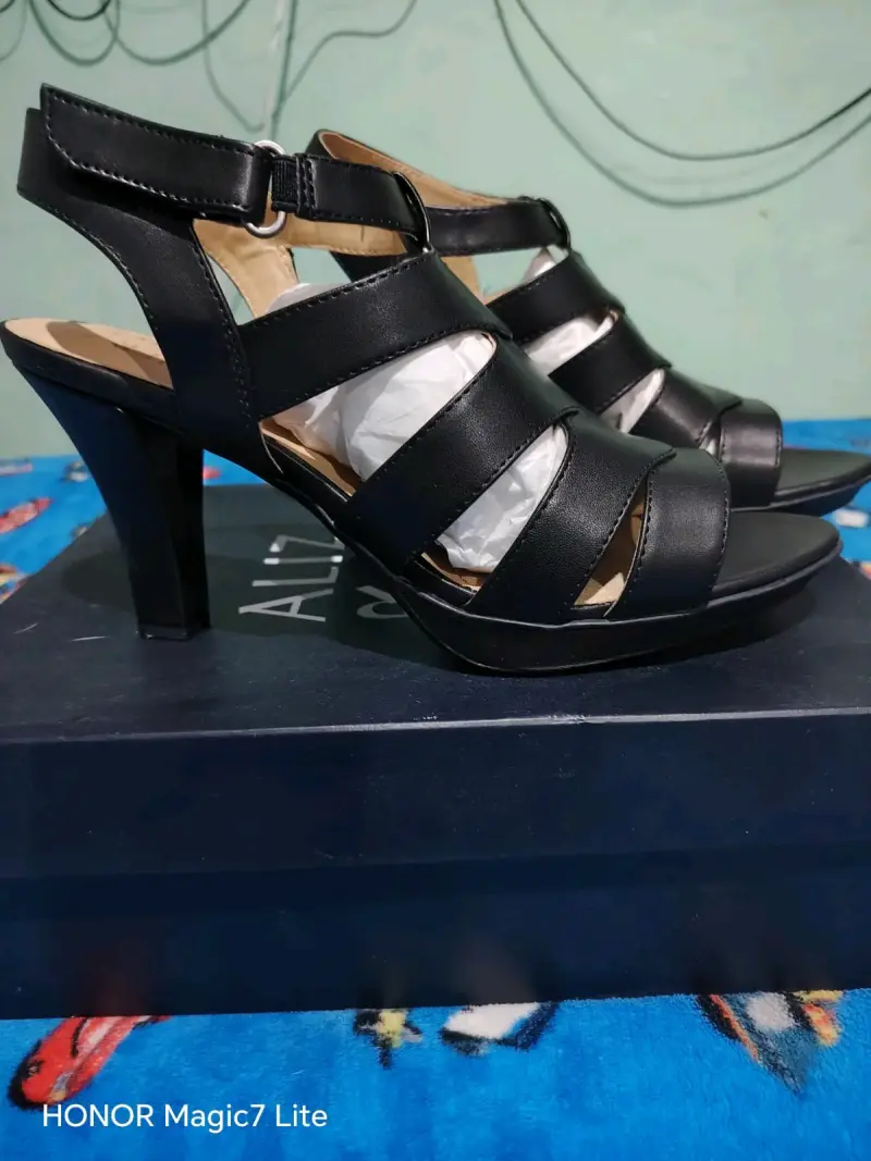 Sandalias de tacón alto negras elegantes - 1