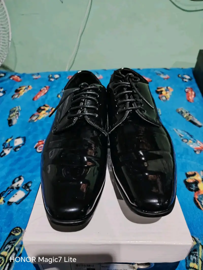 Zapatos de vestir negros para hombre en buen estado - 2